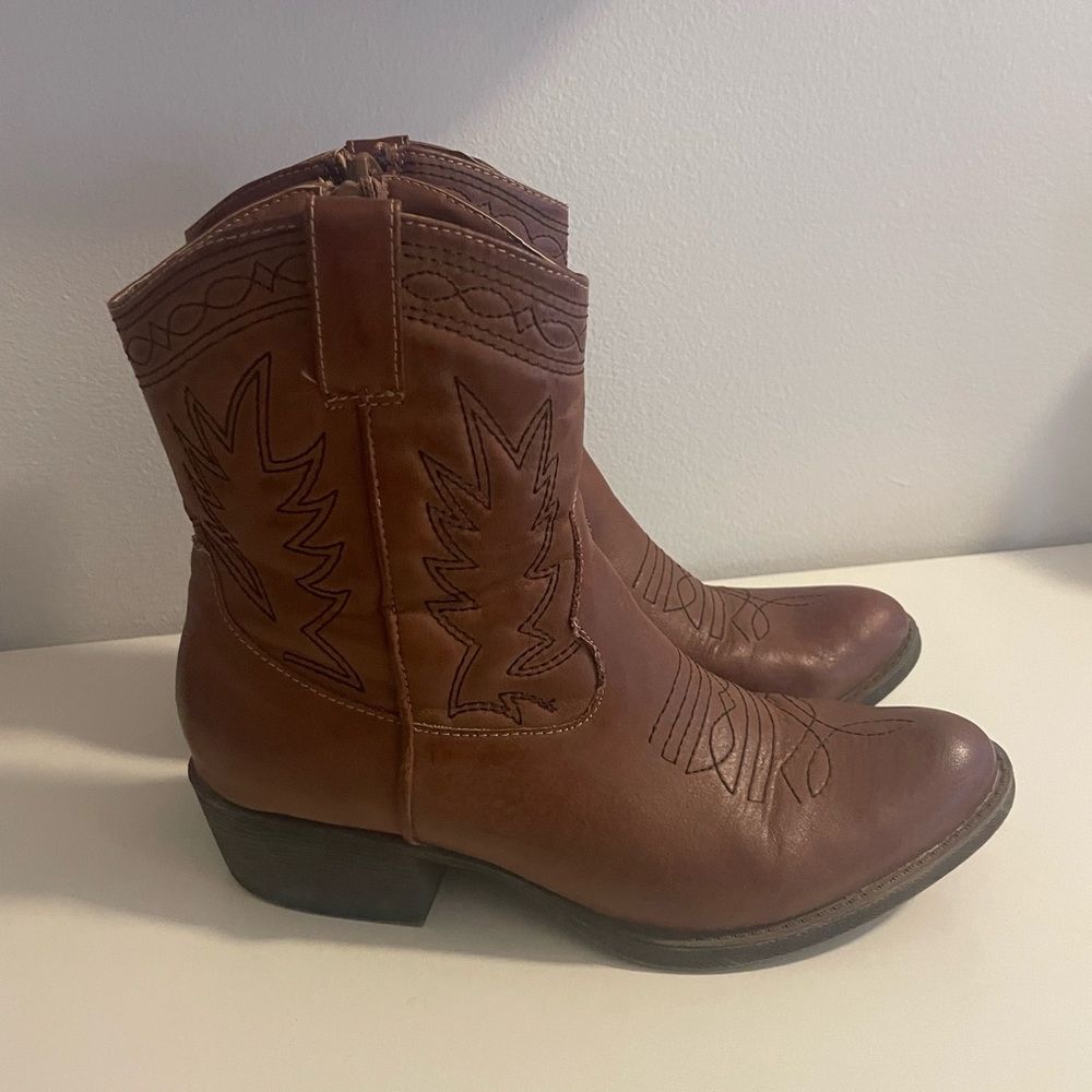 Low Cowboy Boots from Coconuts by Matisse - W8